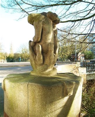  De Handen van de Schepper - Een Mysterieus Monument van Interactie en Geestelijke Verkenning